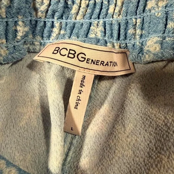BCBGeneration Light Blue Floral High Waist ruffle Shorts women’s large - Picture 7 of 8